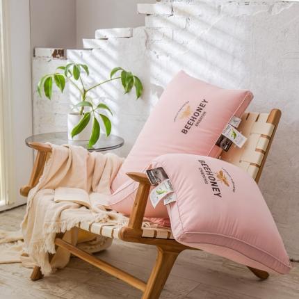 91家纺网 家纺一手货源 找家纺 头等舱 2022新款全棉A类大豆抗菌防螨枕芯 蜜蜂-粉