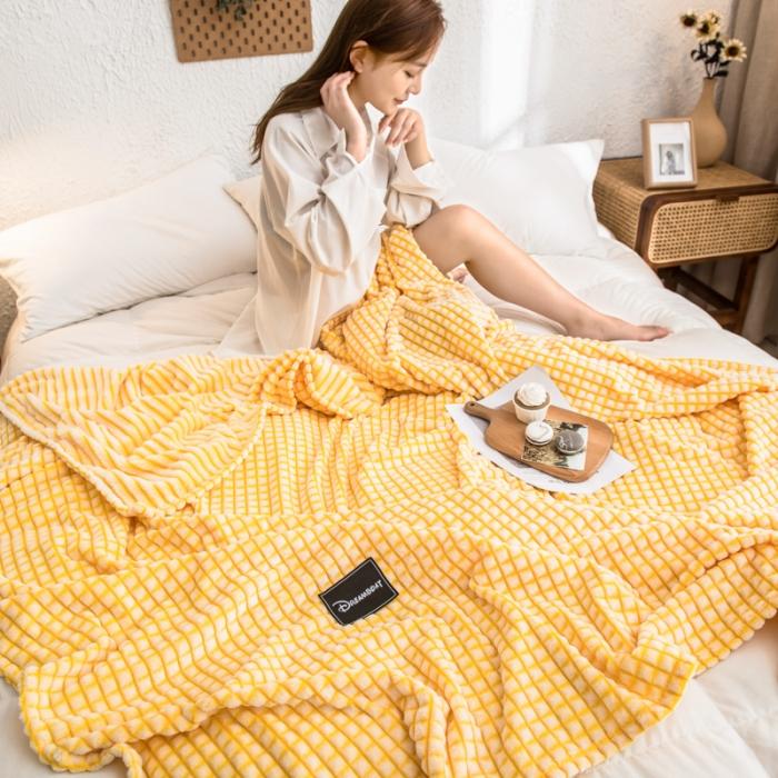 91家纺网 家纺一手货源 找家纺 金来家纺 牛奶绒魔法绒法莱绒雪花绒毛毯 剪花绒毛毯 柠檬黄