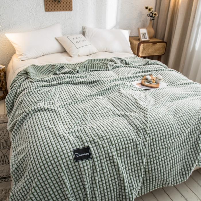 91家纺网 家纺一手货源 找家纺 金来家纺 牛奶绒魔法绒法莱绒雪花绒毛毯 剪花绒毛毯 牛油果绿