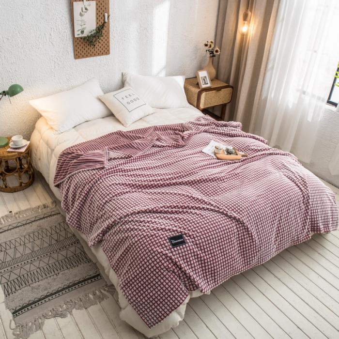 91家纺网 家纺一手货源 找家纺 金来家纺 牛奶绒魔法绒法莱绒雪花绒毛毯 剪花绒毛毯 山楂红