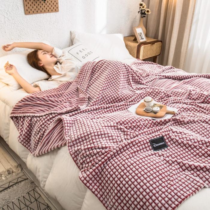 91家纺网 家纺一手货源 找家纺 金来家纺 牛奶绒魔法绒法莱绒雪花绒毛毯 剪花绒毛毯 山楂红