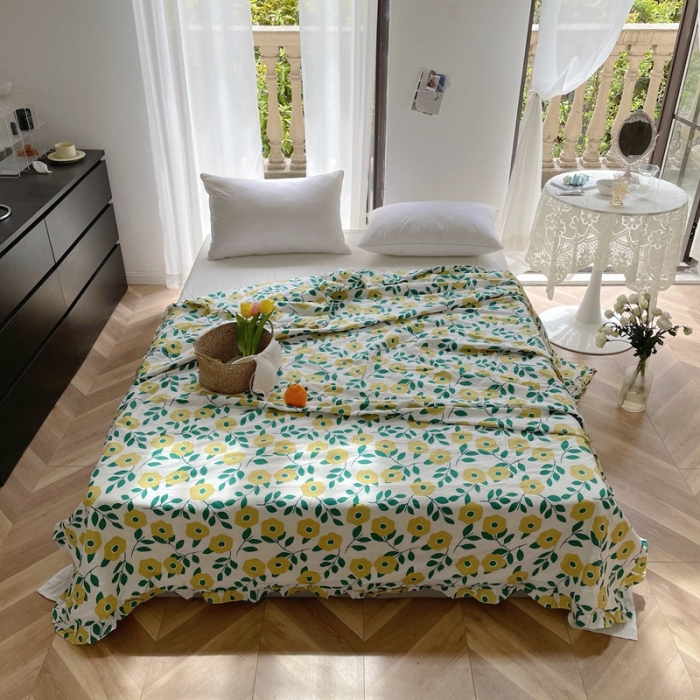 91家纺网 家纺一手货源 找家纺 星期八 2021新款田园风奶油花边大豆夏被 春色满园