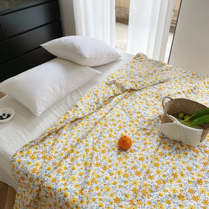 91家纺网 家纺一手货源 找家纺 星期八 2021新款田园风奶油花边大豆夏被 小薇