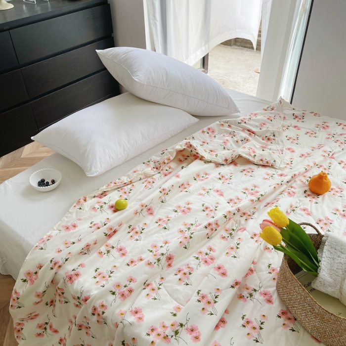 91家纺网 家纺一手货源 找家纺 星期八 2021新款田园风奶油花边大豆夏被 樱花