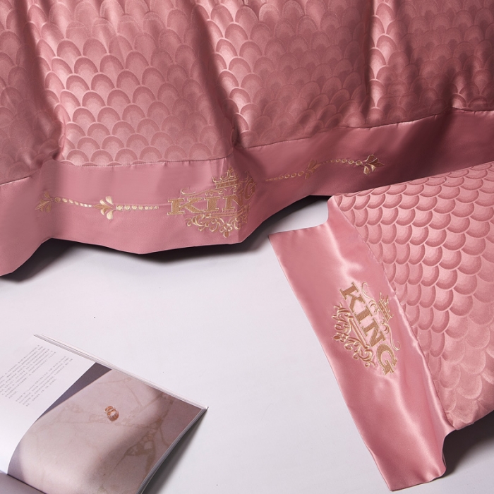 91家纺网 家纺一手货源 找家纺 眠帛2021新款60S贡缎提花全棉轻奢风四件套 路易斯豆沙