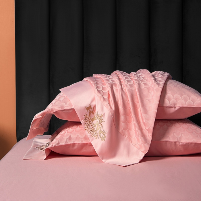91家纺网 家纺一手货源 找家纺 眠帛2021新款60S贡缎提花全棉轻奢风四件套 路易斯粉