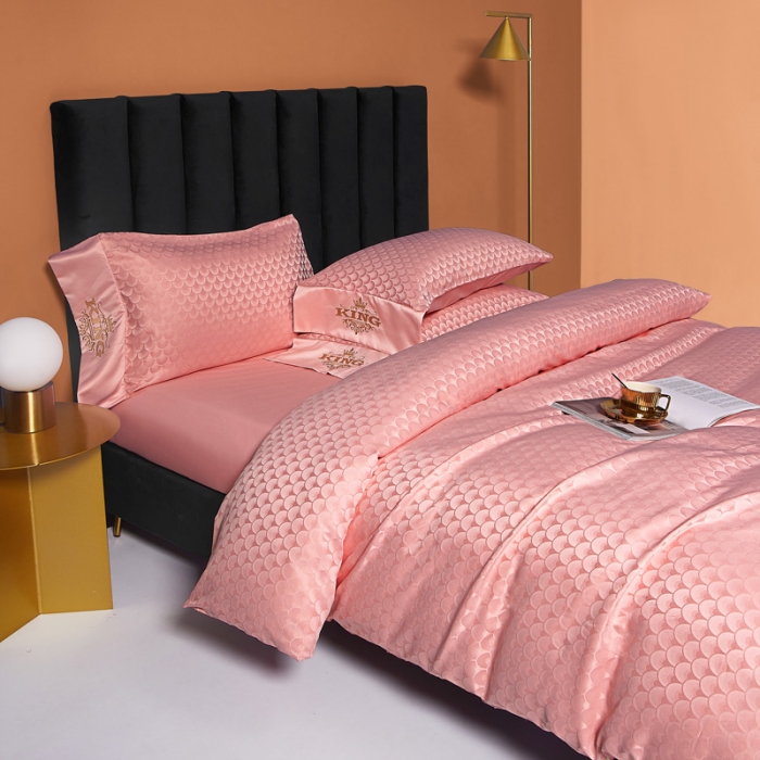 91家纺网 家纺一手货源 找家纺 眠帛2021新款60S贡缎提花全棉轻奢风四件套 路易斯粉