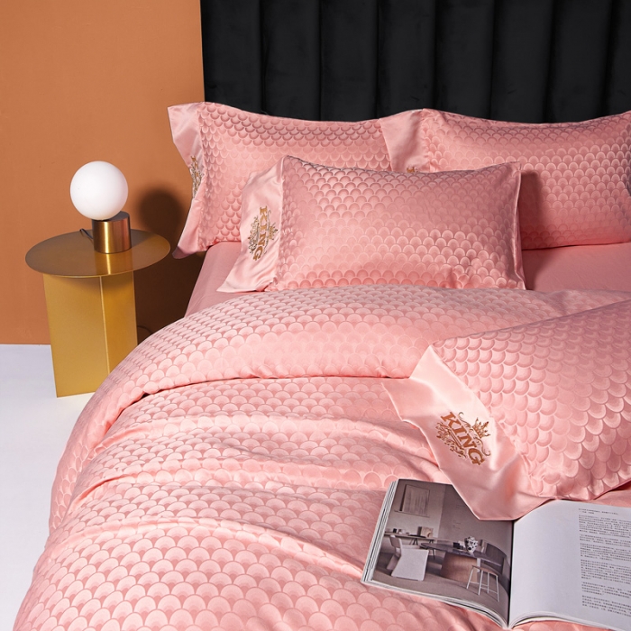 91家纺网 家纺一手货源 找家纺 眠帛2021新款60S贡缎提花全棉轻奢风四件套 路易斯粉