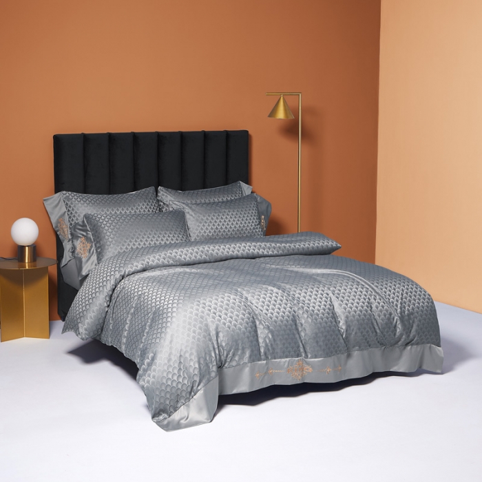 91家纺网 家纺一手货源 找家纺 眠帛2021新款60S贡缎提花全棉轻奢风四件套 路易斯高级灰