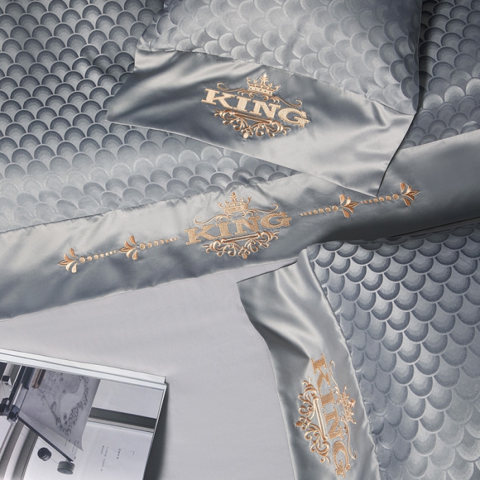 91家纺网 家纺一手货源 找家纺 眠帛2021新款60S贡缎提花全棉轻奢风四件套 路易斯高级灰