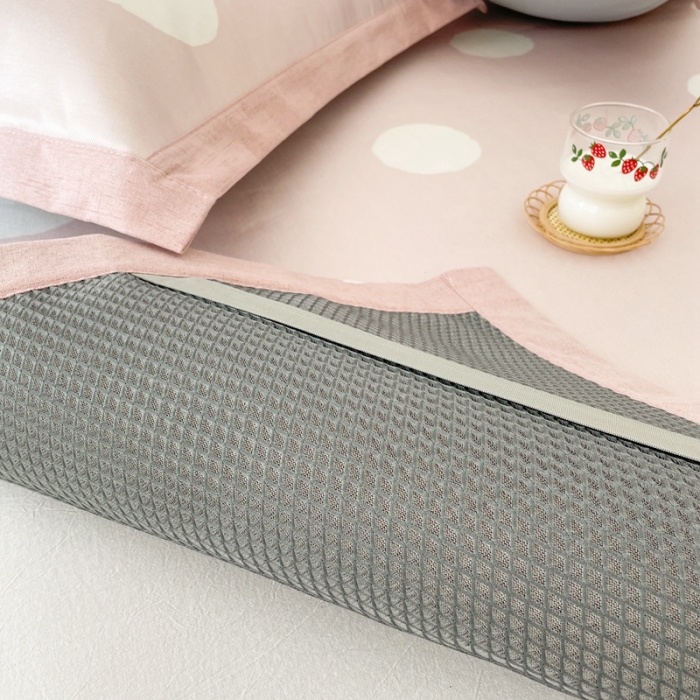 91家纺网 家纺一手货源 找家纺 时年 2021新款水洗养生冰丝凉席 波点粉