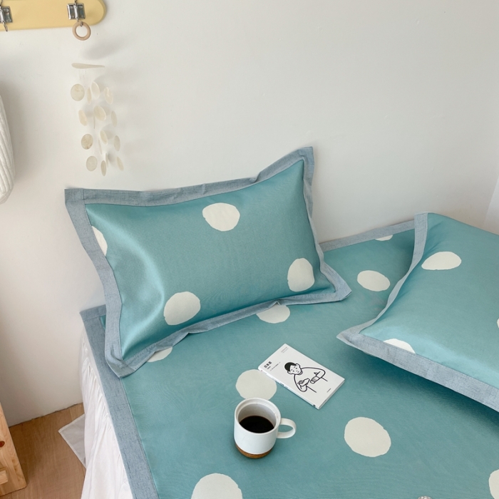 91家纺网 家纺一手货源 找家纺 时年 2021新款水洗养生冰丝凉席 波点蓝