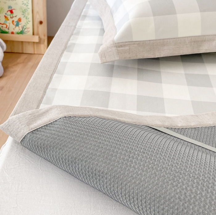 91家纺网 家纺一手货源 找家纺 时年 2021新款水洗养生冰丝凉席 灰格笑脸