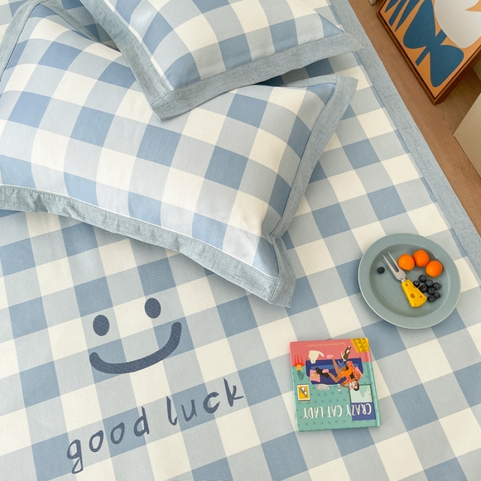 91家纺网 家纺一手货源 找家纺 时年 2021新款水洗养生冰丝凉席 蓝格笑脸