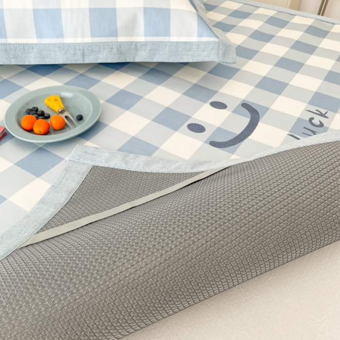 91家纺网 家纺一手货源 找家纺 时年 2021新款水洗养生冰丝凉席 蓝格笑脸