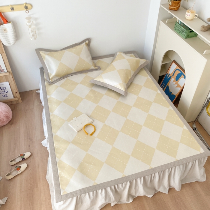 91家纺网 家纺一手货源 找家纺 时年 2021新款水洗养生冰丝凉席 菱格黄