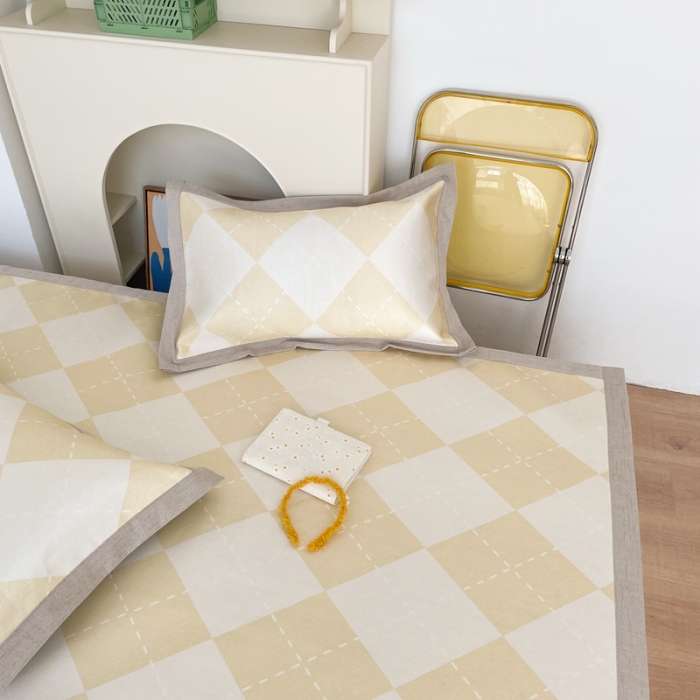 91家纺网 家纺一手货源 找家纺 时年 2021新款水洗养生冰丝凉席 菱格黄