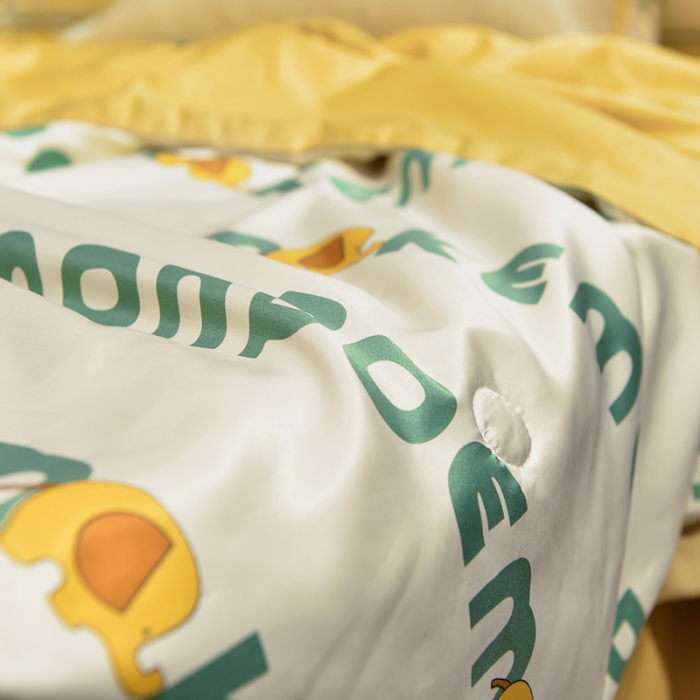 91家纺网 家纺一手货源 找家纺 梦柏2021新款水洗天丝夏被 夏凉被 字母象（浅咖）