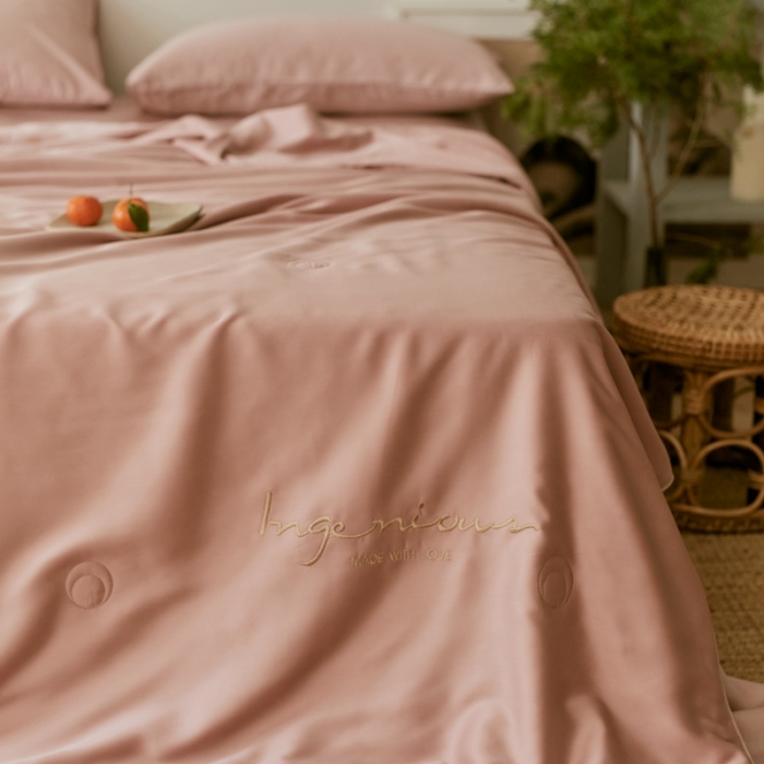 91家纺网 家纺一手货源 找家纺 丽笙 2021新款60兰精天丝素色刺绣系列夏被 珊瑚粉