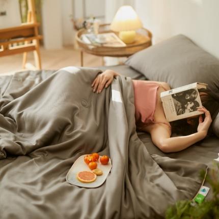 91家纺网 家纺一手货源 找家纺 丽笙 2021新款60兰精天丝素色刺绣系列夏被 深玄灰