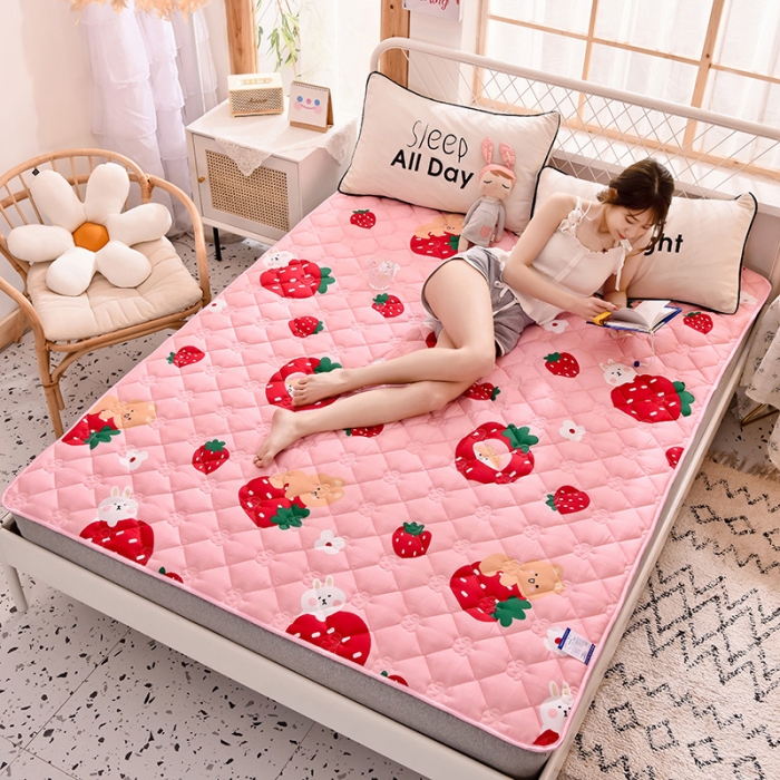 91家纺网 家纺一手货源 找家纺 寐珂 2025新款全棉大豆纤维床垫薄款 草莓乐园