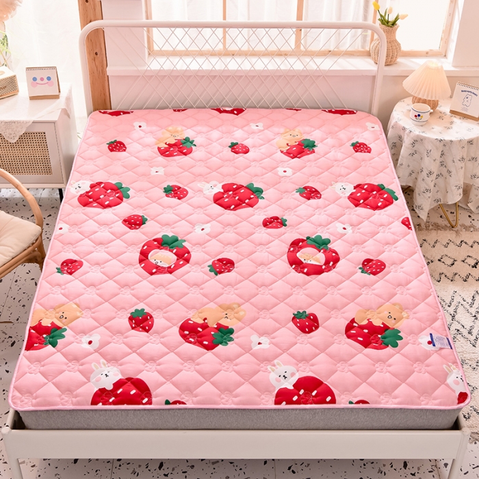 91家纺网 家纺一手货源 找家纺 寐珂 2025新款全棉大豆纤维床垫薄款 草莓乐园