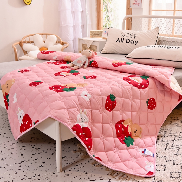 91家纺网 家纺一手货源 找家纺 寐珂 2025新款全棉大豆纤维床垫薄款 草莓乐园