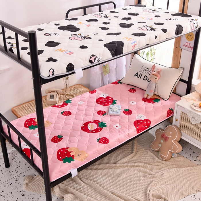 91家纺网 家纺一手货源 找家纺 寐珂 2025新款全棉大豆纤维床垫学生款 草莓乐园