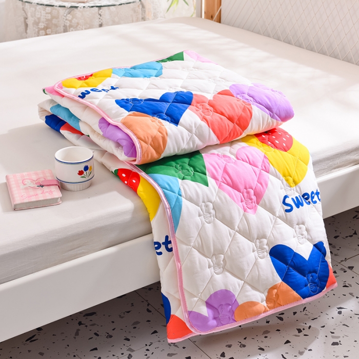 91家纺网 家纺一手货源 找家纺 寐珂 2025新款全棉大豆纤维床垫薄款 爱心草莓