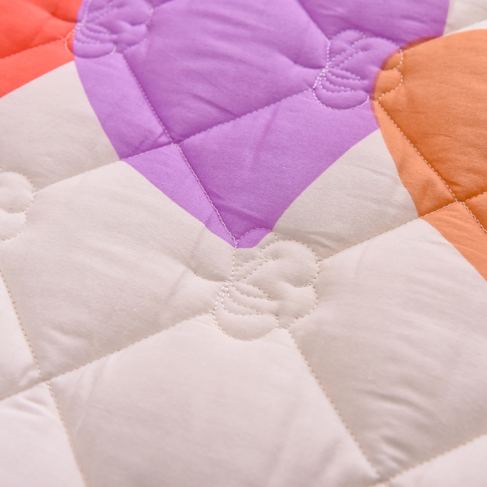 91家纺网 家纺一手货源 找家纺 寐珂 2025新款全棉大豆纤维床垫薄款 爱心草莓