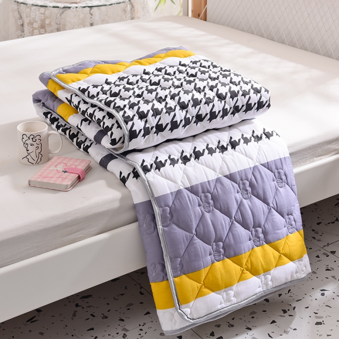 91家纺网 家纺一手货源 找家纺 寐珂 2025新款全棉大豆纤维床垫薄款 千鸟格调