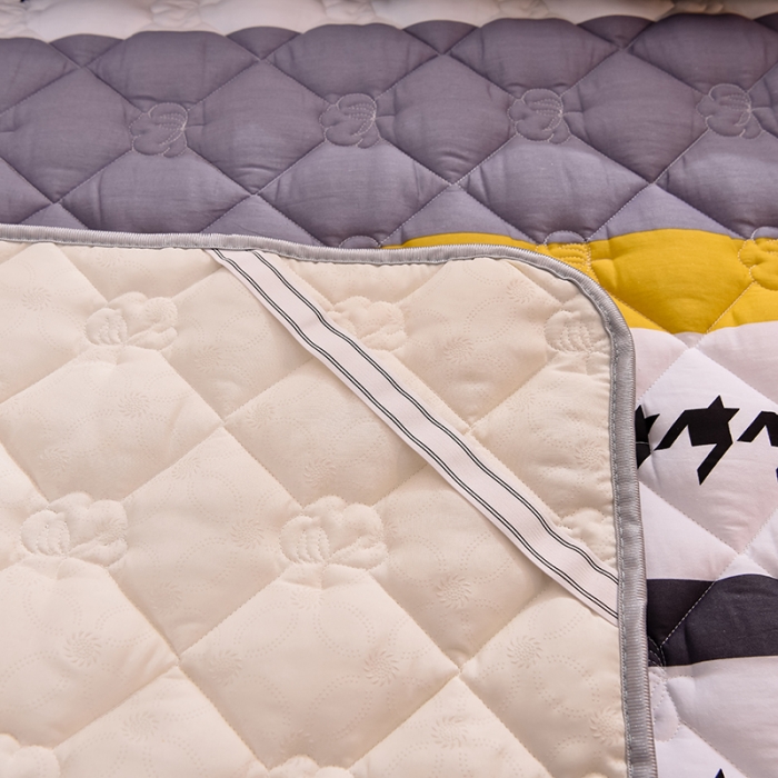 91家纺网 家纺一手货源 找家纺 寐珂 2025新款全棉大豆纤维床垫薄款 千鸟格调