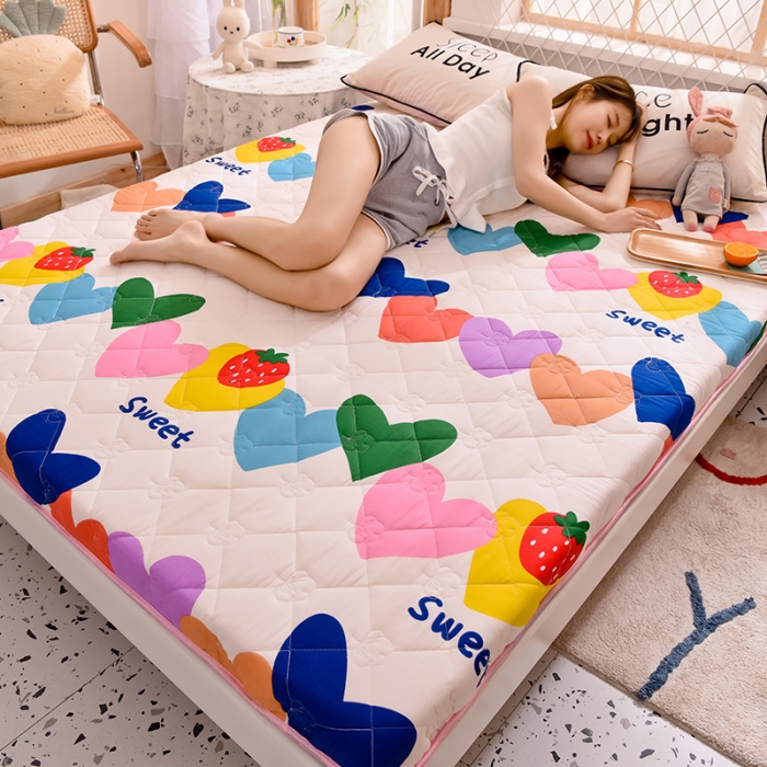 91家纺网 家纺一手货源 找家纺 寐珂 2025新款全棉大豆纤维床垫厚款 爱心草莓