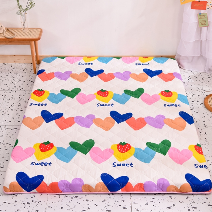 91家纺网 家纺一手货源 找家纺 寐珂 2025新款全棉大豆纤维床垫厚款 爱心草莓