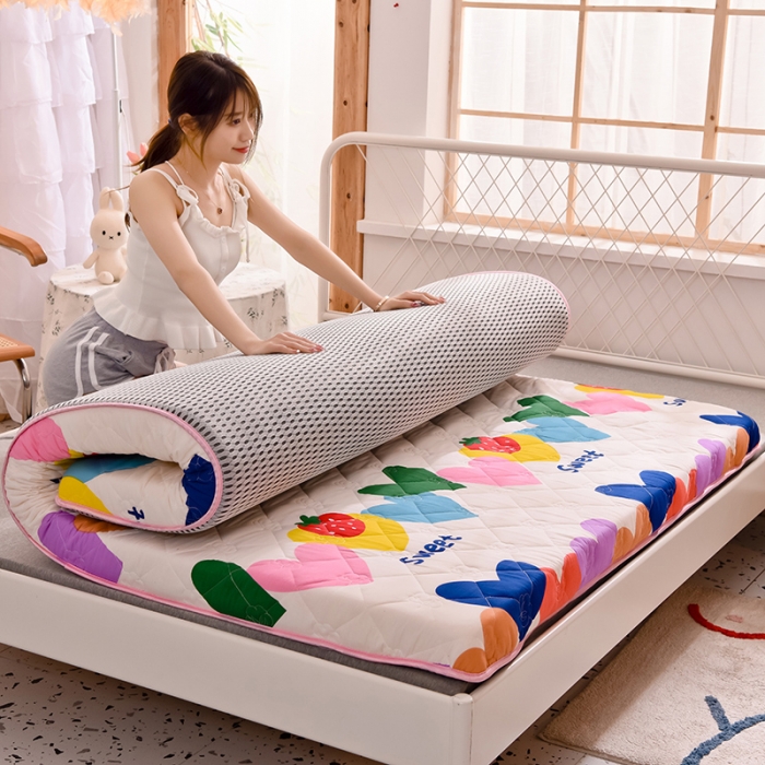 91家纺网 家纺一手货源 找家纺 寐珂 2025新款全棉大豆纤维床垫厚款 爱心草莓