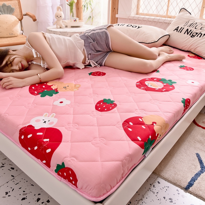 91家纺网 家纺一手货源 找家纺 寐珂 2025新款全棉大豆纤维床垫厚款 草莓乐园