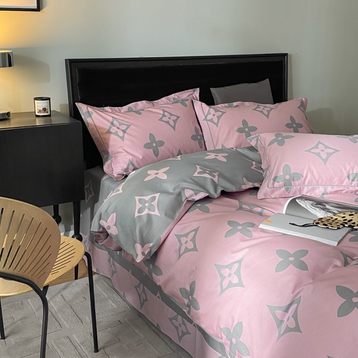 91家纺网 家纺一手货源 找家纺 棉生活 2021新款全棉铂金棉小资系列四件套 路易威粉