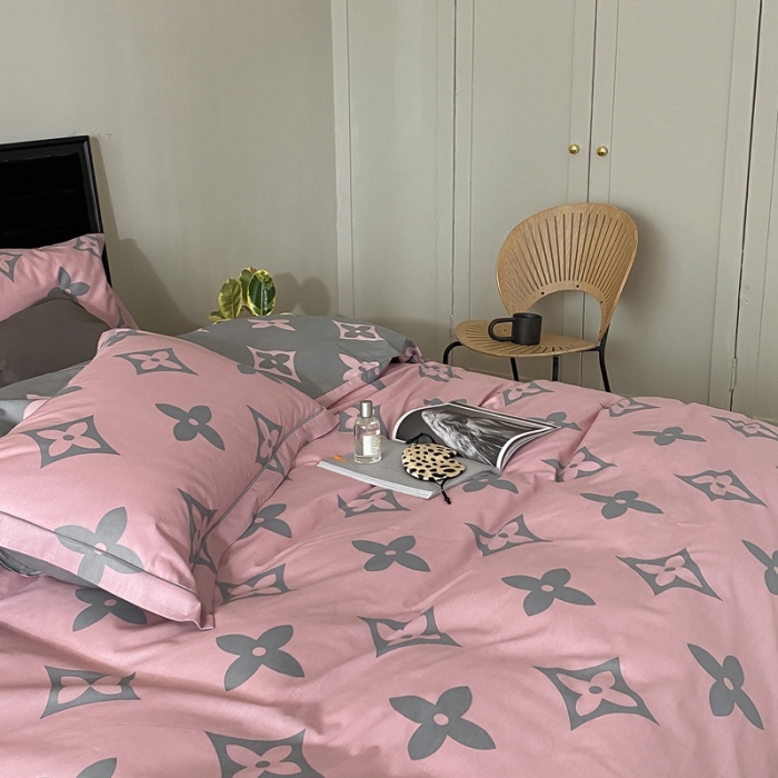 91家纺网 家纺一手货源 找家纺 棉生活 2021新款全棉铂金棉小资系列四件套 路易威粉