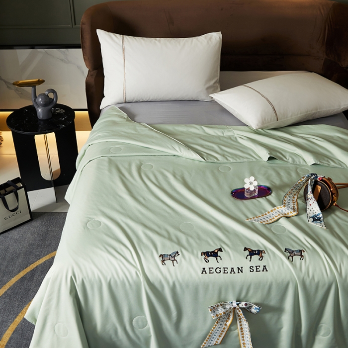 91家纺网 家纺一手货源 找家纺 凡客 2021春夏新款水洗真丝丝巾夏被 凡尔赛（清新绿）