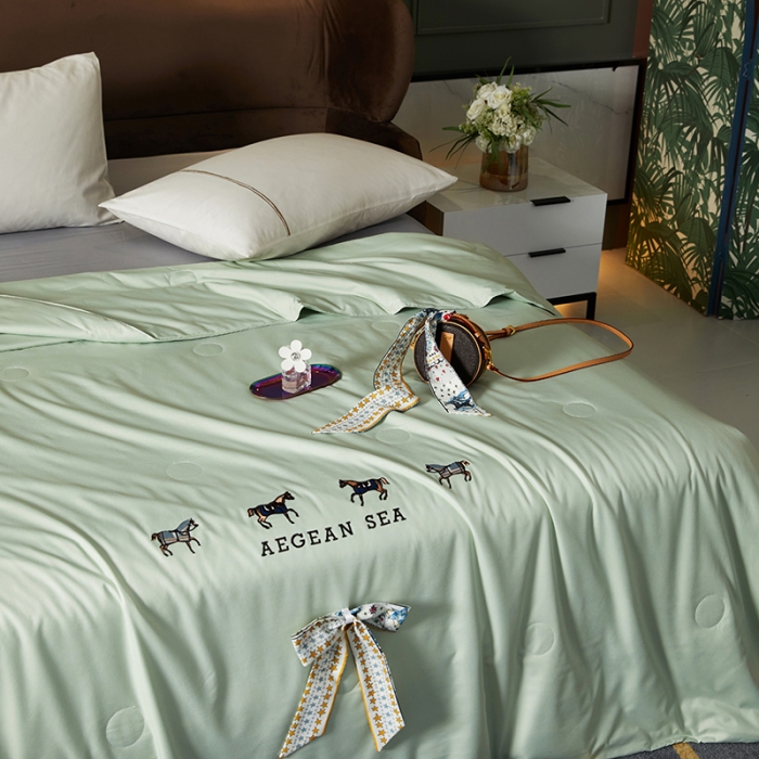 91家纺网 家纺一手货源 找家纺 凡客 2021春夏新款水洗真丝丝巾夏被 凡尔赛（清新绿）