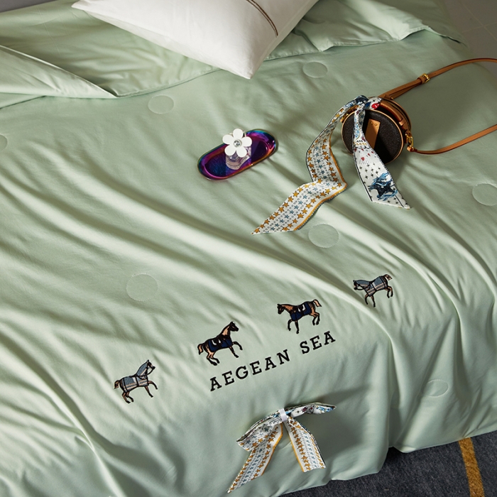 91家纺网 家纺一手货源 找家纺 凡客 2021春夏新款水洗真丝丝巾夏被 凡尔赛（清新绿）