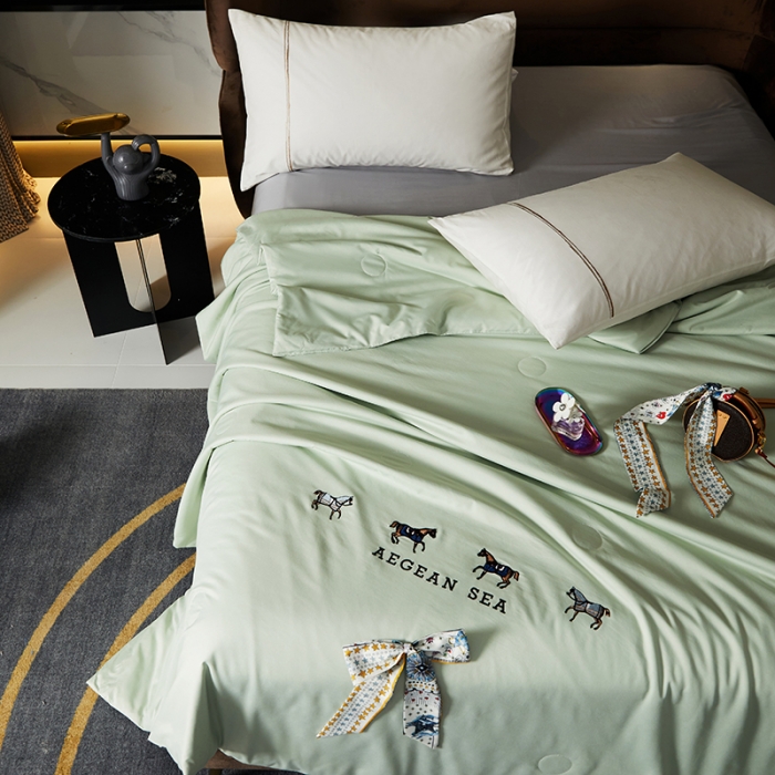 91家纺网 家纺一手货源 找家纺 凡客 2021春夏新款水洗真丝丝巾夏被 凡尔赛（清新绿）