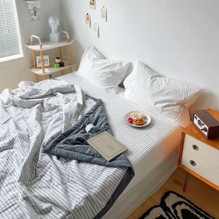 91家纺网 家纺一手货源 找家纺 尚品本色 2023新款水洗棉夏被 白细条