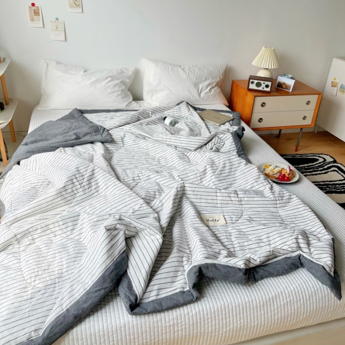 91家纺网 家纺一手货源 找家纺 尚品本色 2023新款水洗棉夏被 白细条