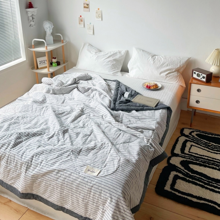 91家纺网 家纺一手货源 找家纺 尚品本色 2023新款水洗棉夏被 白细条