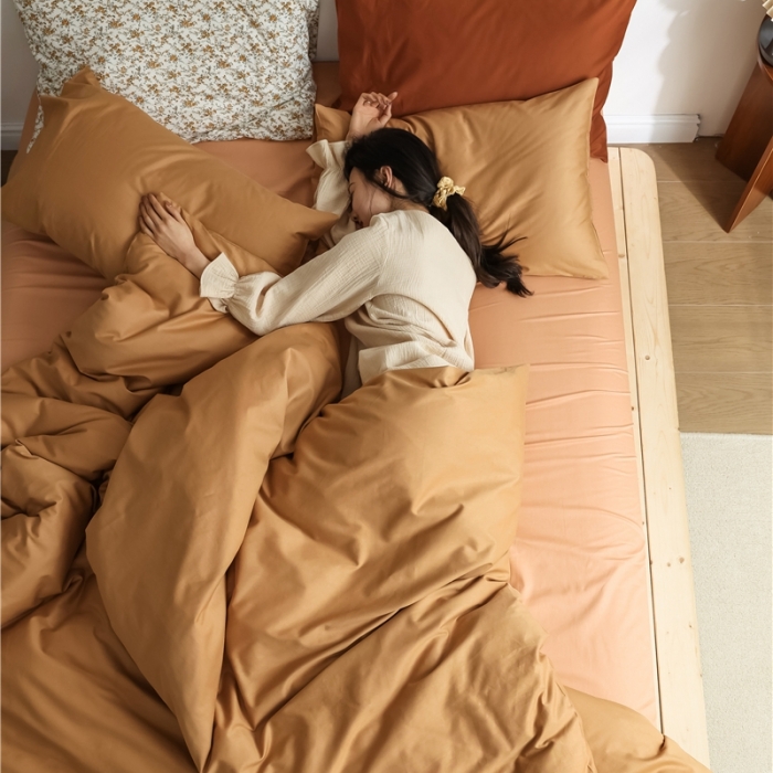91家纺网 家纺一手货源 找家纺 棉眠 2021新款全棉纯色撞色新款四件套-棚拍图 咖啡奶茶
