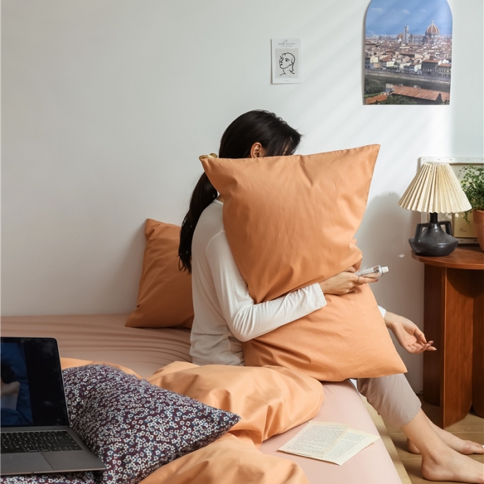 91家纺网 家纺一手货源 找家纺 棉眠 2021新款全棉纯色撞色新款四件套-棚拍图 奶茶粉