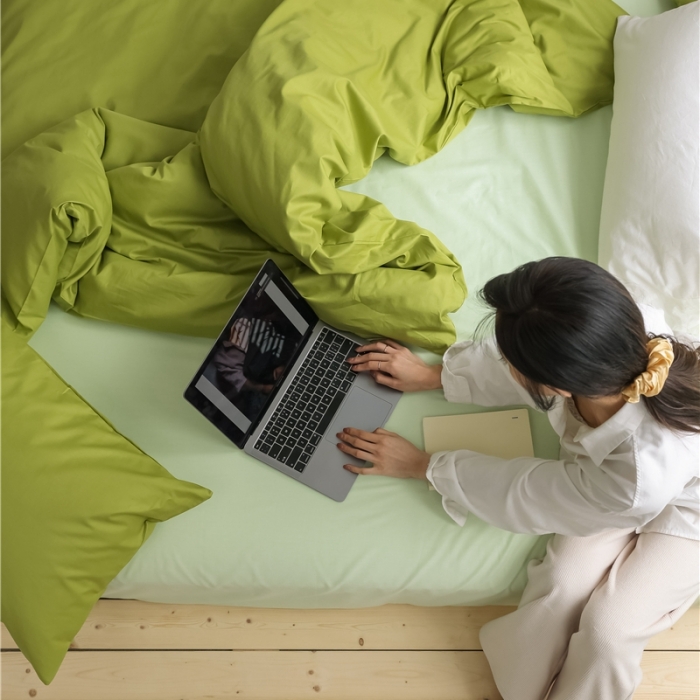 91家纺网 家纺一手货源 找家纺 棉眠2021新款全棉纯色撞色新款四件套棚拍图牛油果绿+青草绿