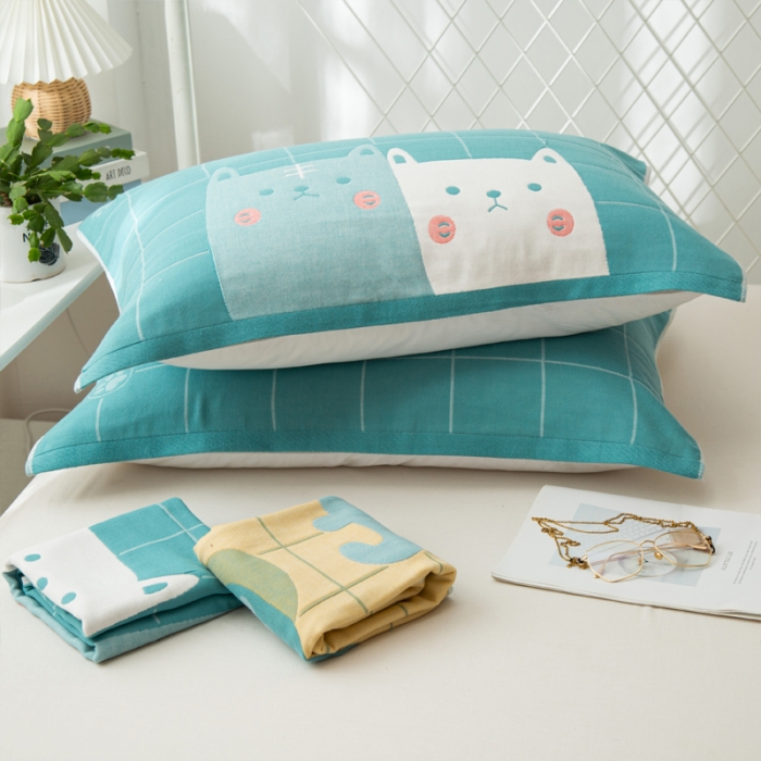 91家纺网 家纺一手货源 找家纺 朴尔新款卡通AB组合全棉四层纱布枕巾一对 两只小猫-绿