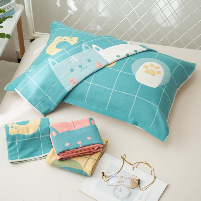 91家纺网 家纺一手货源 找家纺 朴尔新款卡通AB组合全棉四层纱布枕巾一对 两只小猫-绿